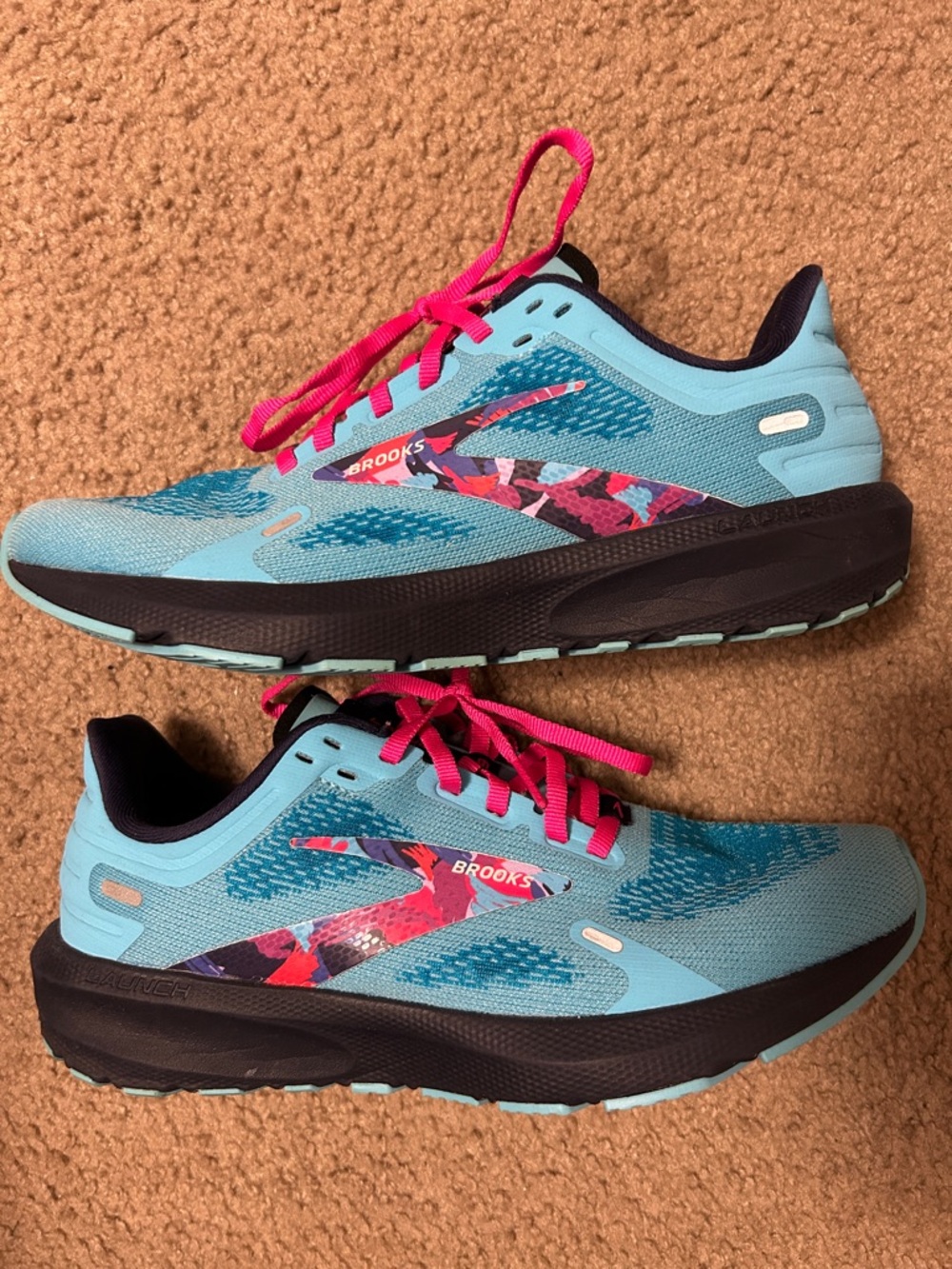 Brooks Women's Athletic Shoes in Aqua with Hot Pink Accents
